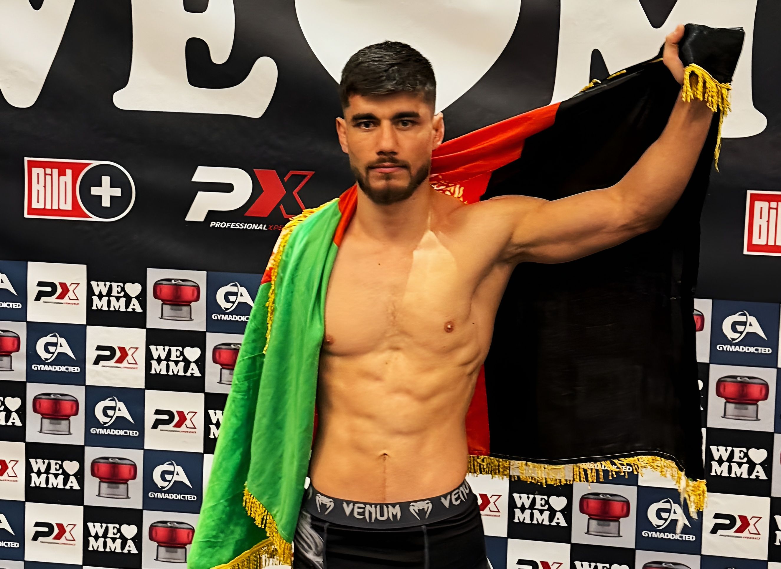 فیاض حق‌پرست ورزشکار افغان، امشب مقابل حریفی از صربستان وارد قفس مبارزه می‌شود