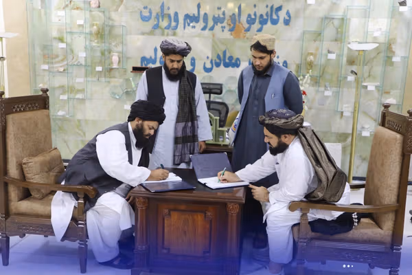 طالبانو د تخار د سرو زرو دوه کانونه په څه باندې ۸۹ میلیونه ډالرو په قرارداد ورکړل