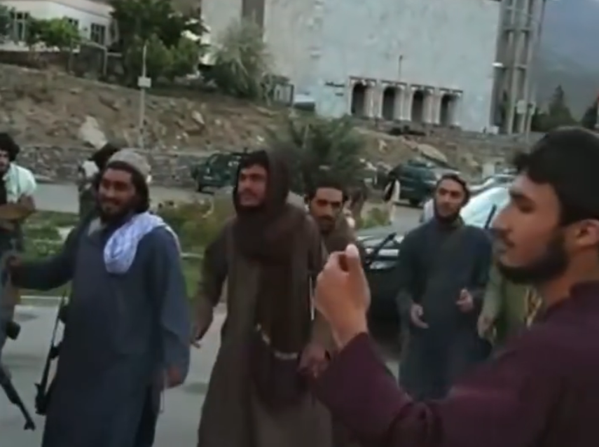 تلگراف: مقام‌های طالبان با موسیقی می‌رقصیدند، تاب می‌خوردند و می‌چرخیدند