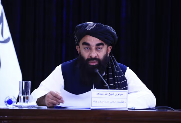 ذبيح الله مجاهد يتهم «يوناما» بالتحيز وشنّ حملات دعائية ضد طالبان