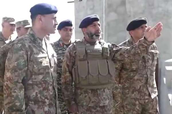 Pakistan Army Chief Visits Border After Deadly Clashes With Taliban