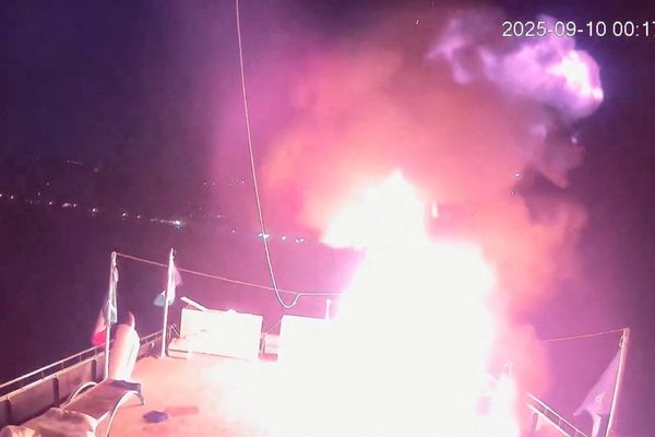 استهداف قارب ضمن "أسطول كسر الحصار" على سواحل تونس