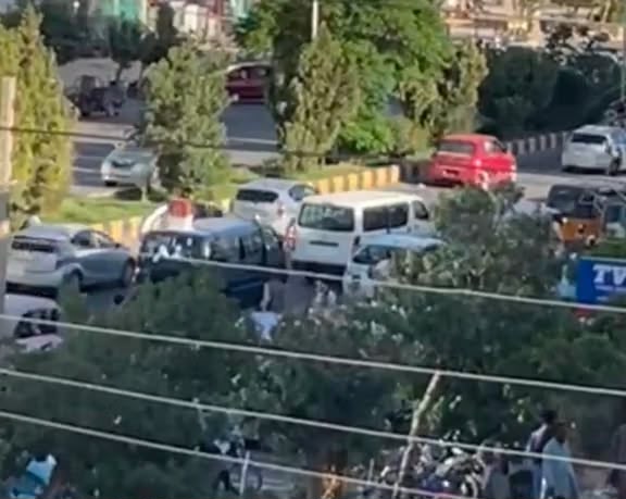 طالبانو یو ځل بیا په هرات کې یو شمېر ښځې د حجاب په پلمه ونیولې