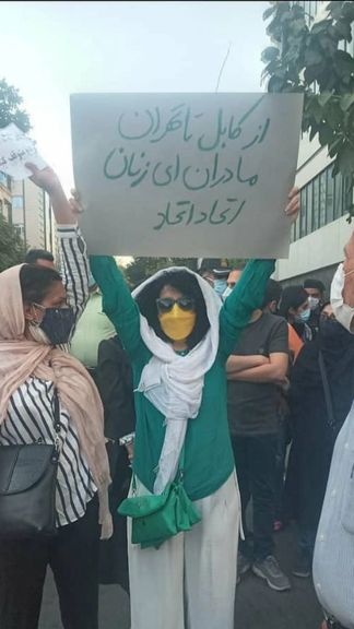 بازداشت شماری از فعالان مدنی ایران در تظاهرات ضد طالبان مقابل سفارت پاکستان