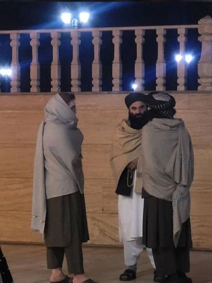 با حاشیهنشینی وزیر؛ هواداران حقانی عکس او و یعقوب مجاهد را منتشر کردند