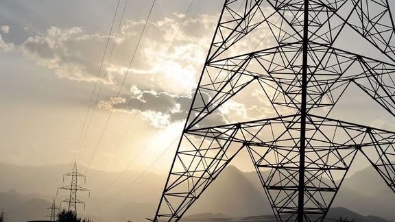 برېښنا شرکت: په تاشقرغان تنګي کې د ازبکستان وارداتي برېښنا د لېږد زیانمن شوي مزي ورغول شول