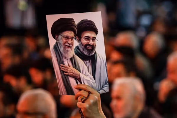 نیویارکتایمز: مجتبی خامنهای خواستار حضور در مراسم تدفین علی خامنهای در مشهد شد