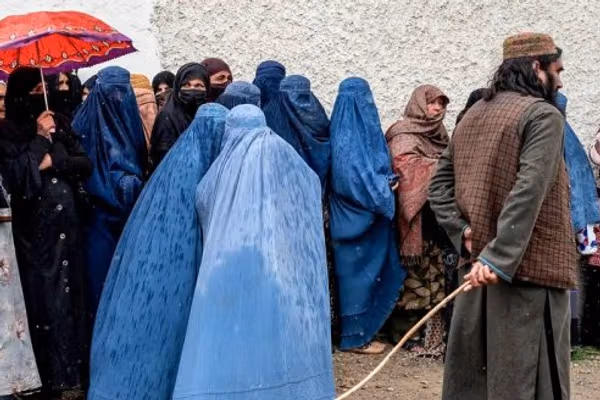 معترضې مېرمنې: طالبانو افغانستان د ښځو لپاره «ممنوعستان» ګرځولی