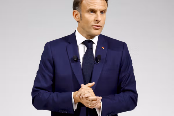 د فرانسې ولسمشر د مصنوعي ځیرکتیا او دفاعي همکاریو په تړاو هند ته لاړ