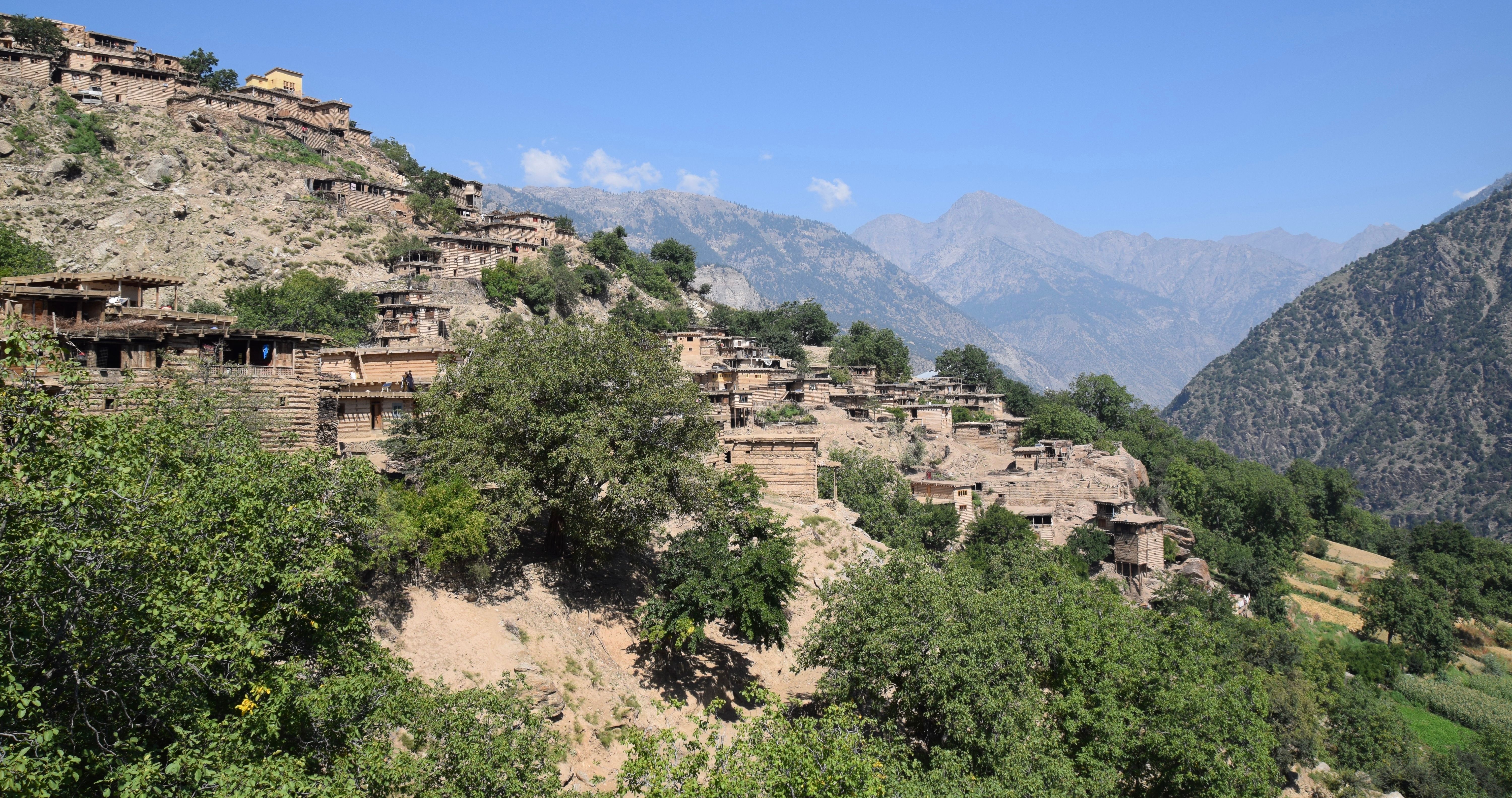 برېټانیا د نورستان ۱۳۶ زره اړمنو کسانو ته د بشري مرستو د بهیر له پیله هرکلی کړی