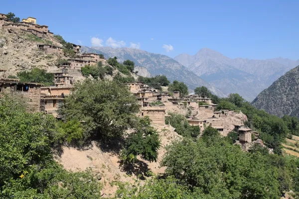 برېټانیا د نورستان ۱۳۶ زره اړمنو کسانو ته د بشري مرستو د بهیر له پیله هرکلی کړی