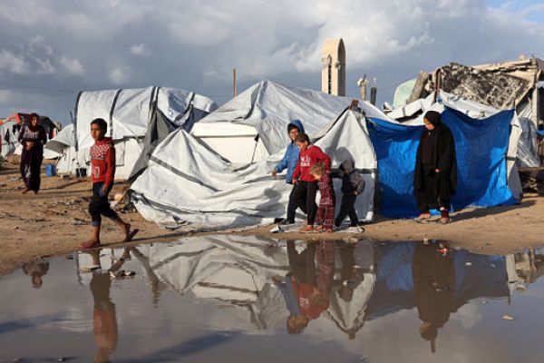 اسراییل په غزې تړانګه کې د ۳۷ مرستندویه سازمانونو فعالیت ځنډولی