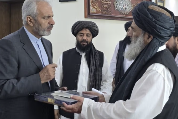 إطلاق محادثات تعاون تعليمي بين إيران وأفغانستان وسط ترحيل الأفغان