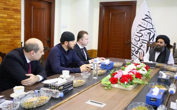 ملا برادر: افغانستان او روسیه ښې سیاسي اړیکې لري او د خرابولو لپاره به چاته اجازه ورنه کړي