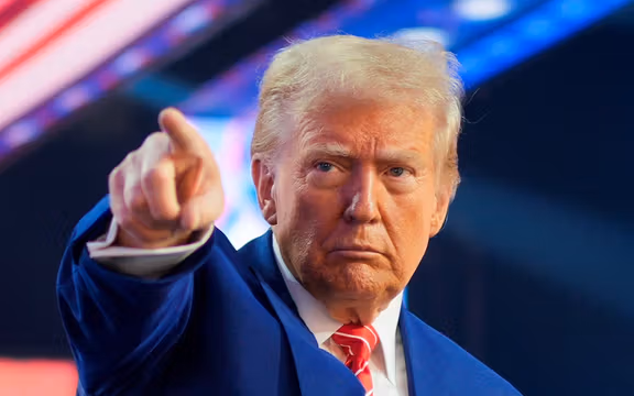 ټرمپ د ایران حکومت پر وړاندې نوي بندیزونه اعلان کړل