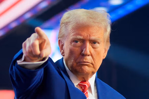 ټرمپ د ایران حکومت پر وړاندې نوي بندیزونه اعلان کړل