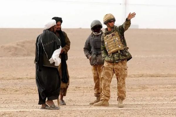 افغان ژباړن: برېتانوي حکومت راسره «خاینانه» چلند کړی او کورنۍ مې د مرګ له ګواښ سره مخ دي