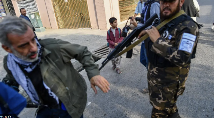 هيومن رايتس ووتش: طالبان تهدد وتعتقل وتعذب الصحفيين