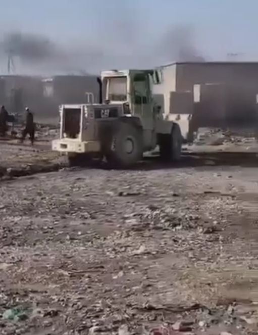 د کراچۍ محلي ادارو د افغان کډوالو په یوه پنډغالي کې د کورونو نړول پیل کړل