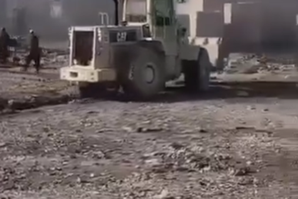 د کراچۍ محلي ادارو د افغان کډوالو په یوه پنډغالي کې د کورونو نړول پیل کړل