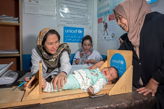 یونسېف وایي، په افغانستان کې پر ښځینه روغتیايي کارکوونکو پانګونه حیاتي ارزښت لري