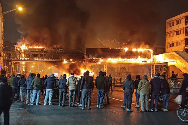 د ایران په لاریونونو کې ۵۰۰ تنه وژل شوي او تر ۱۰ زرو ډېر نیول شوي