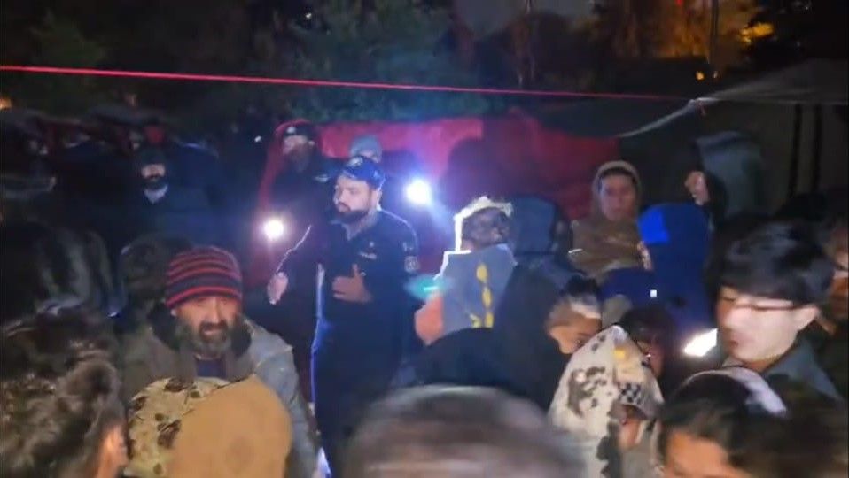 پاکستاني پولیسو په اسلام‌اباد کې د افغان کډوالو پر مېشت ځایونو چاپې وهلي دي