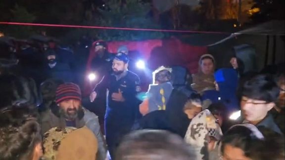 پاکستاني پولیسو په اسلاماباد کې د افغان کډوالو پر مېشت ځایونو چاپې وهلي دي