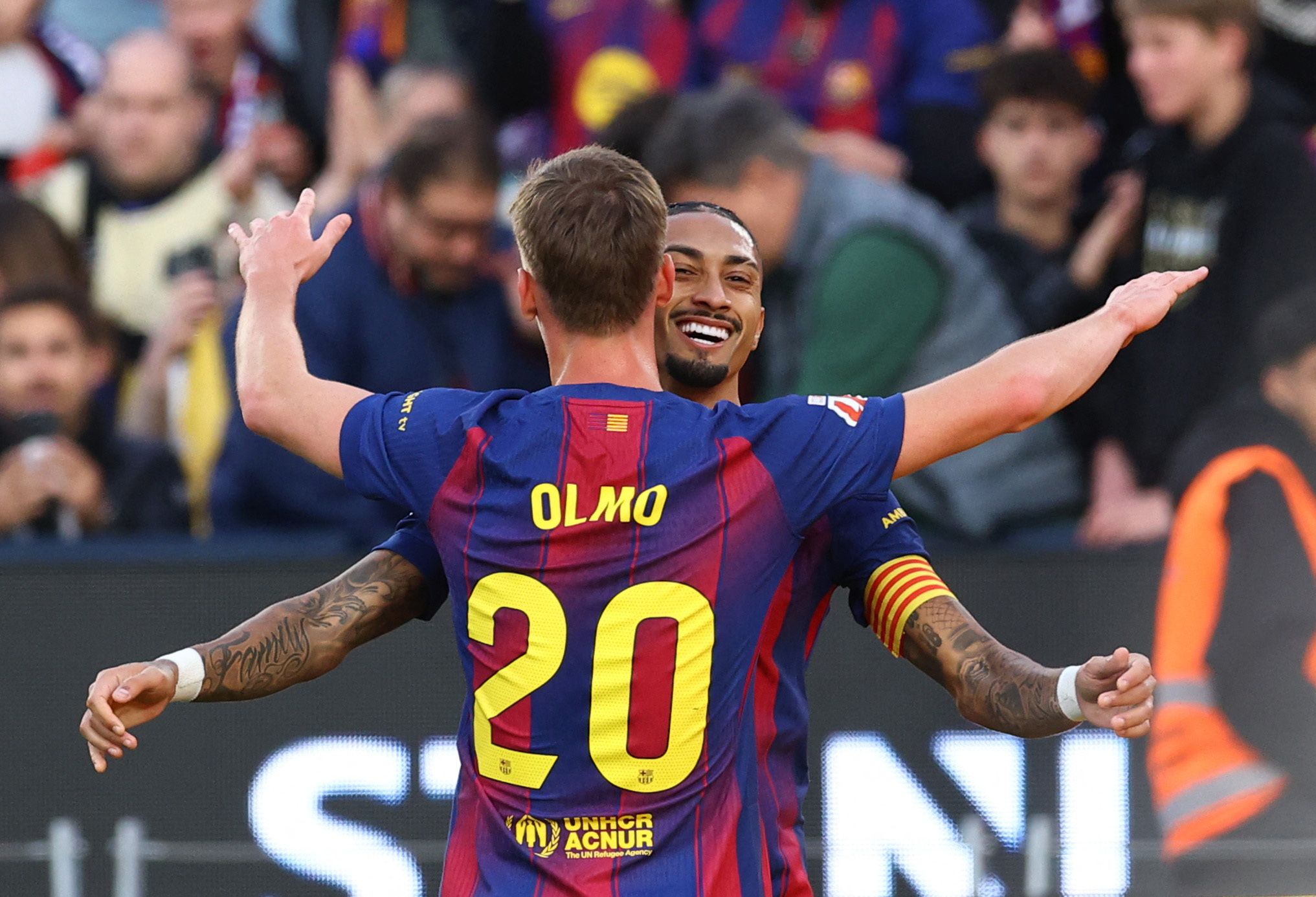 بارسلونا ٣-١ آلاوس؛ آبی اناری‌ها با بازگشت و درخشش رافینیا به صدر جدول لالیگا بازگشتند