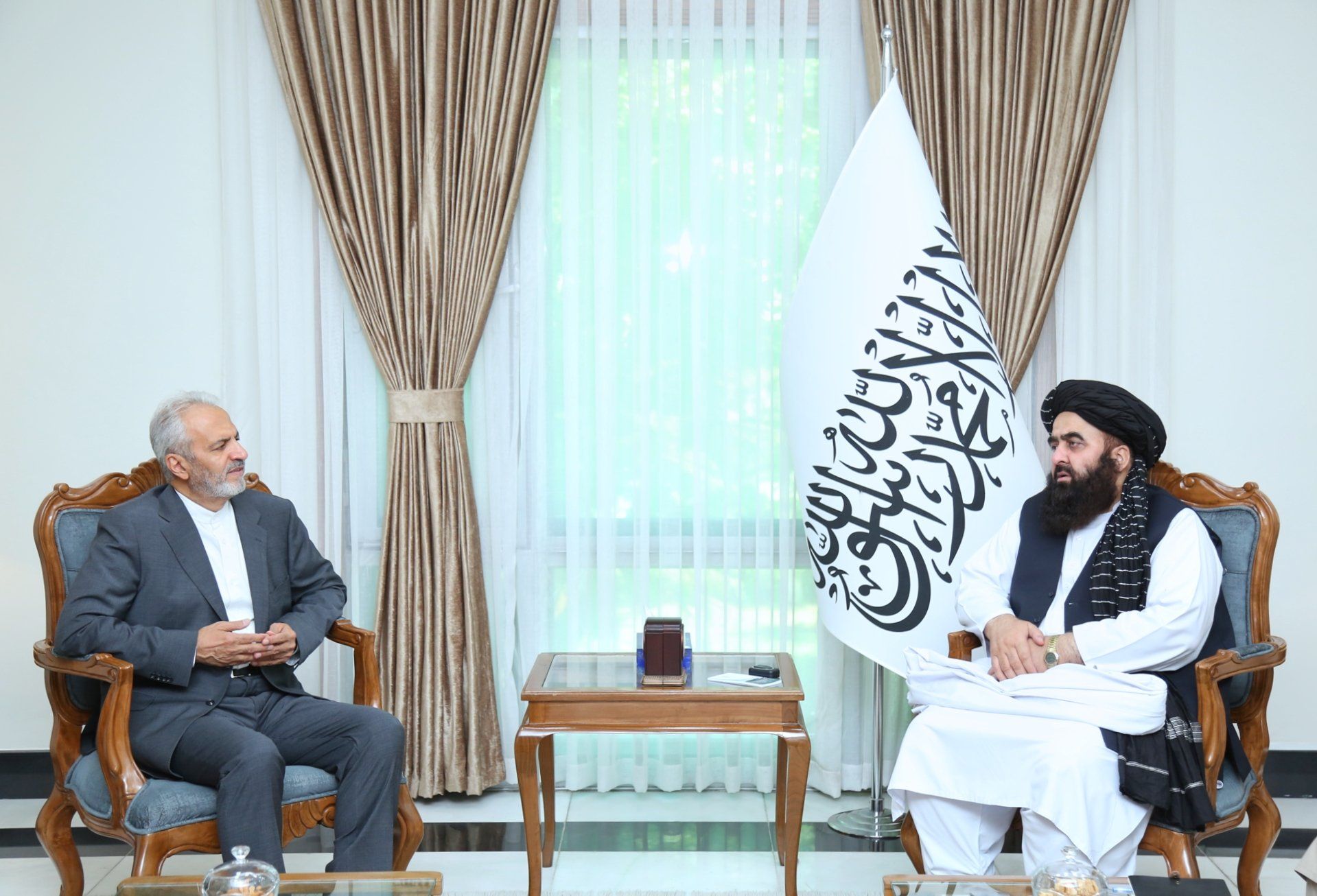 د متقي او بیکدلي لیدنه؛ طالبانو له ایران نه د افغان کډوالو د تدریجي ستنولو غوښتنه کړې