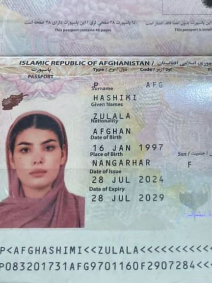 د سندرغاړې زلالې کورنۍ وايي طالبان یې اړباسي چې ووايي «زلاله له کوره تښتېدلې»