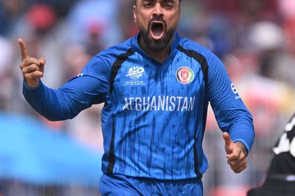 راشدخان د ۷۰۰ وېکټو په پوره کولو سره تاریخي ریکارډ خپل کړ