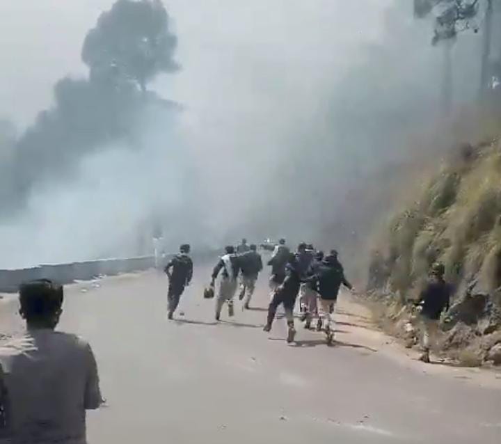 رسانه‌های پاکستان از کشته شدن یک پولیس این کشور در درگیری با معترضان در کشمیر خبر دادند