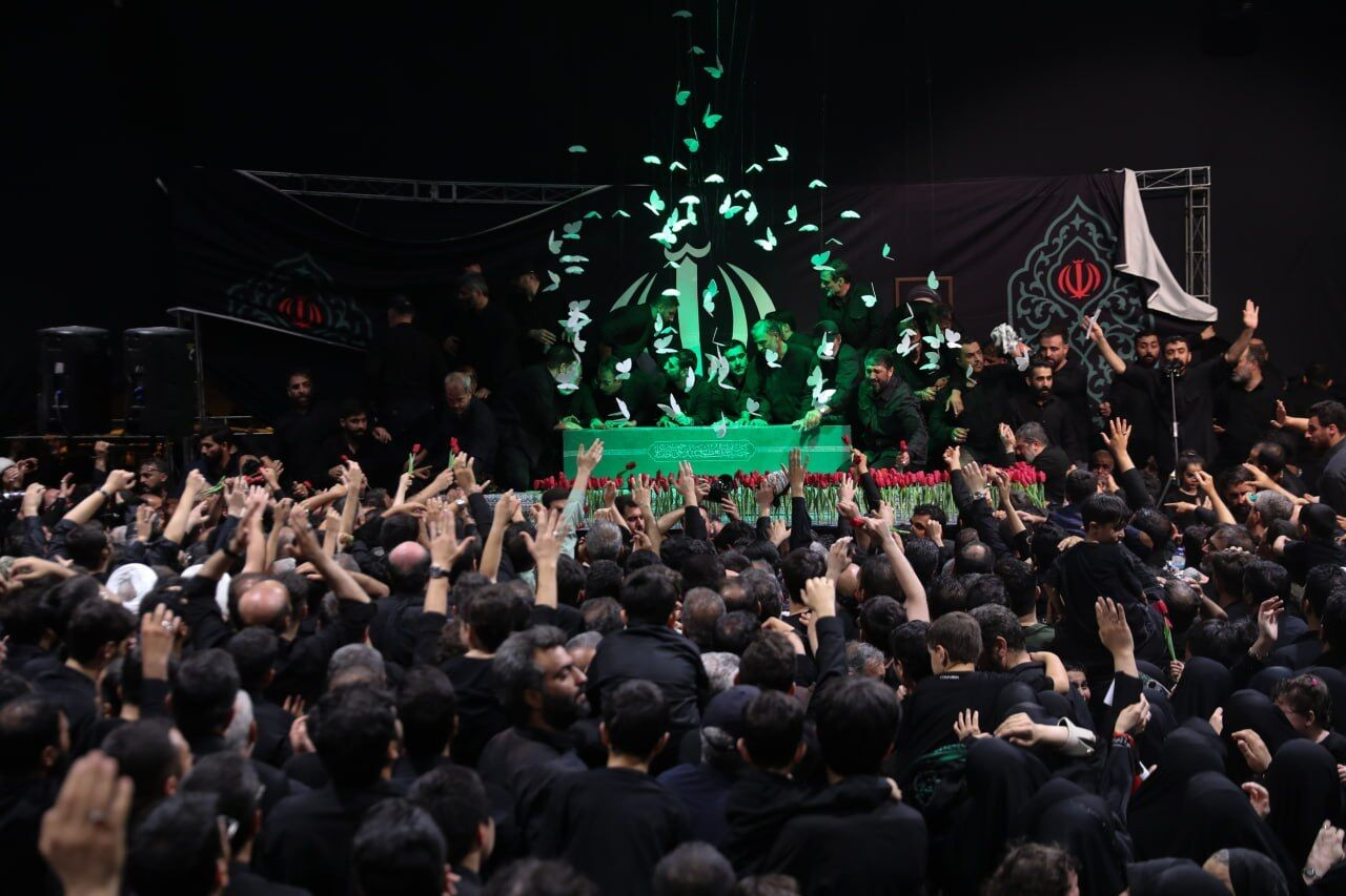د خامنه‌یي د جنازې مراسم؛ د افغان مېلمنو لپاره ۲۵۰۰ ویزې صادرې شوې دي