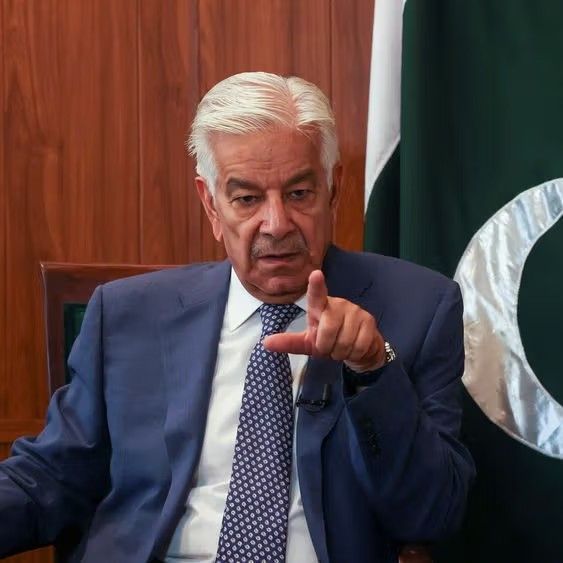 خواجه آصف: طالبان امنیت پاکستان را تضمین می‌کند یا با عواقب آن روبرو می‌شود