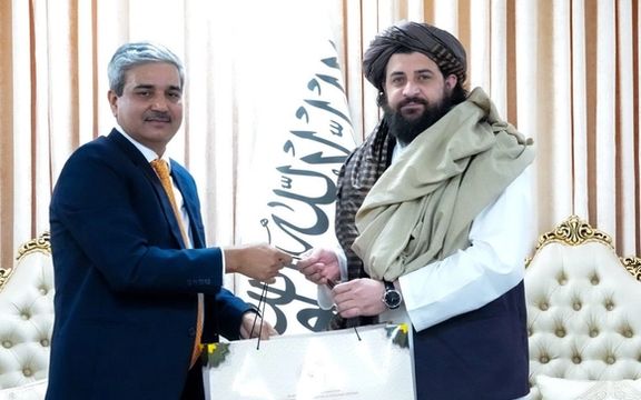 دیدار ملا یعقوب، وزیر دفاع طالبان با جیپی سینگ، دیپلومات هندی