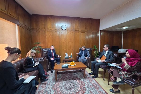 د پاکستان او برېتانیا ځانګړو استازو له پولو هاخوا د «ترهګریزو بریدونو» په تړاو خبرې کړې دي