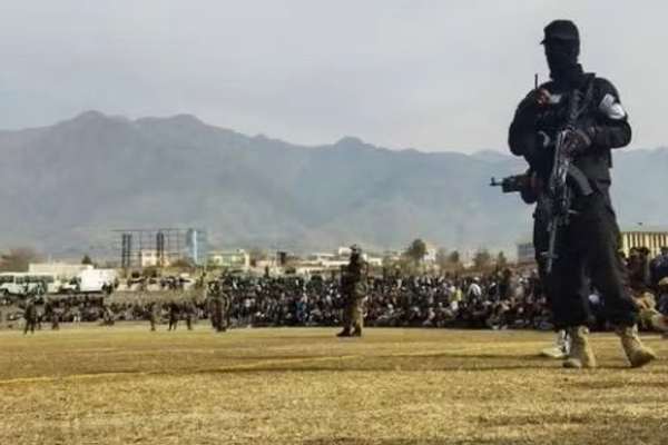 طالبانو په بادغیس کې یو کس په عام محضر کې اعدام کړ