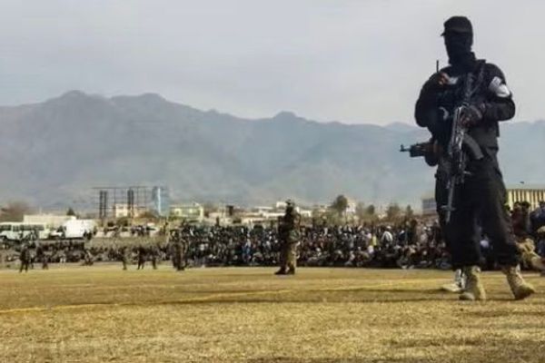 طالبانو په بادغیس کې یو کس په عام محضر کې اعدام کړ