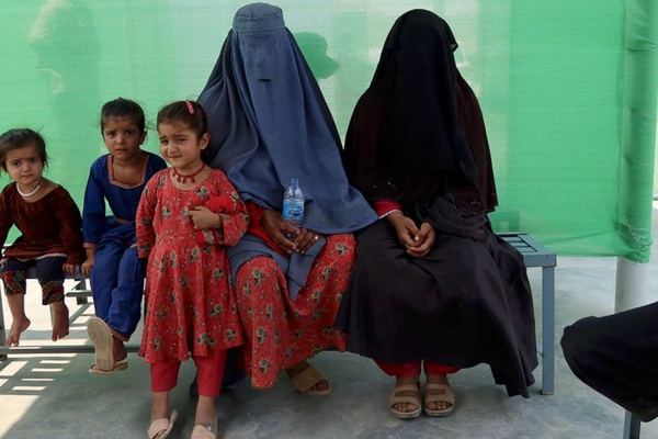 ملګري ملتونه: د هغو ښځو او نجونو ځانګړی ملاتړ کوو چې بېرته افغانستان ته ستنېږي