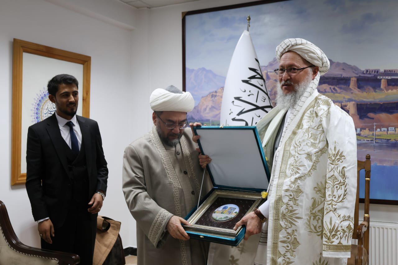 مفتی اعظم اوزبیکستان با معاون ریاست الوزرای طالبان دیدار کرد 