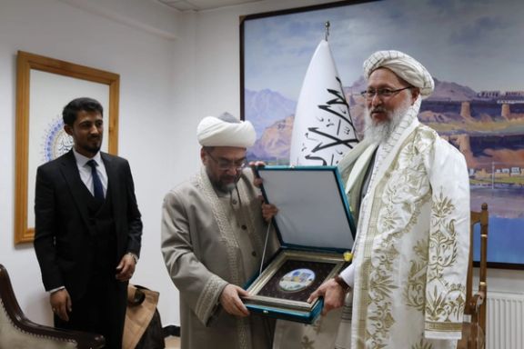د ازبکستان لوی مفتي د طالبانو د رییس الوزرا له مرستیال سره وکتل