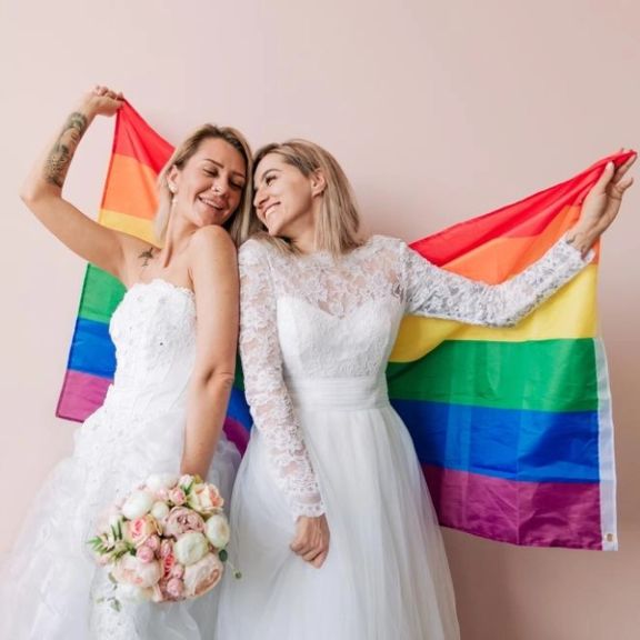 هانګ کانګ په بهر کې راجستر شويو همجنس خوښو ته د قانوني پېژندنې وړاندیز کړی