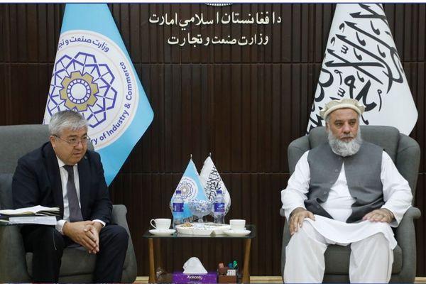 د طالبانو د سوداګرۍ وزیر د قرغیزستان له سفیر سره پر دوې اړخیزې سوداګرۍ غږېدلی