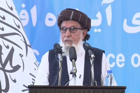 بعد انتقاده لزعيم طالبان.. تحويل مستشار وزير الطاقة إلى المحكمة العسكرية 