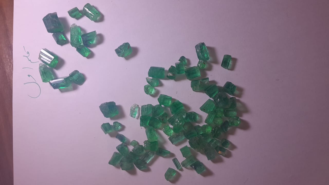 طالبانو د پنجشیر درې زره او ۵۴۴ قیراطه زمرد وپلورل