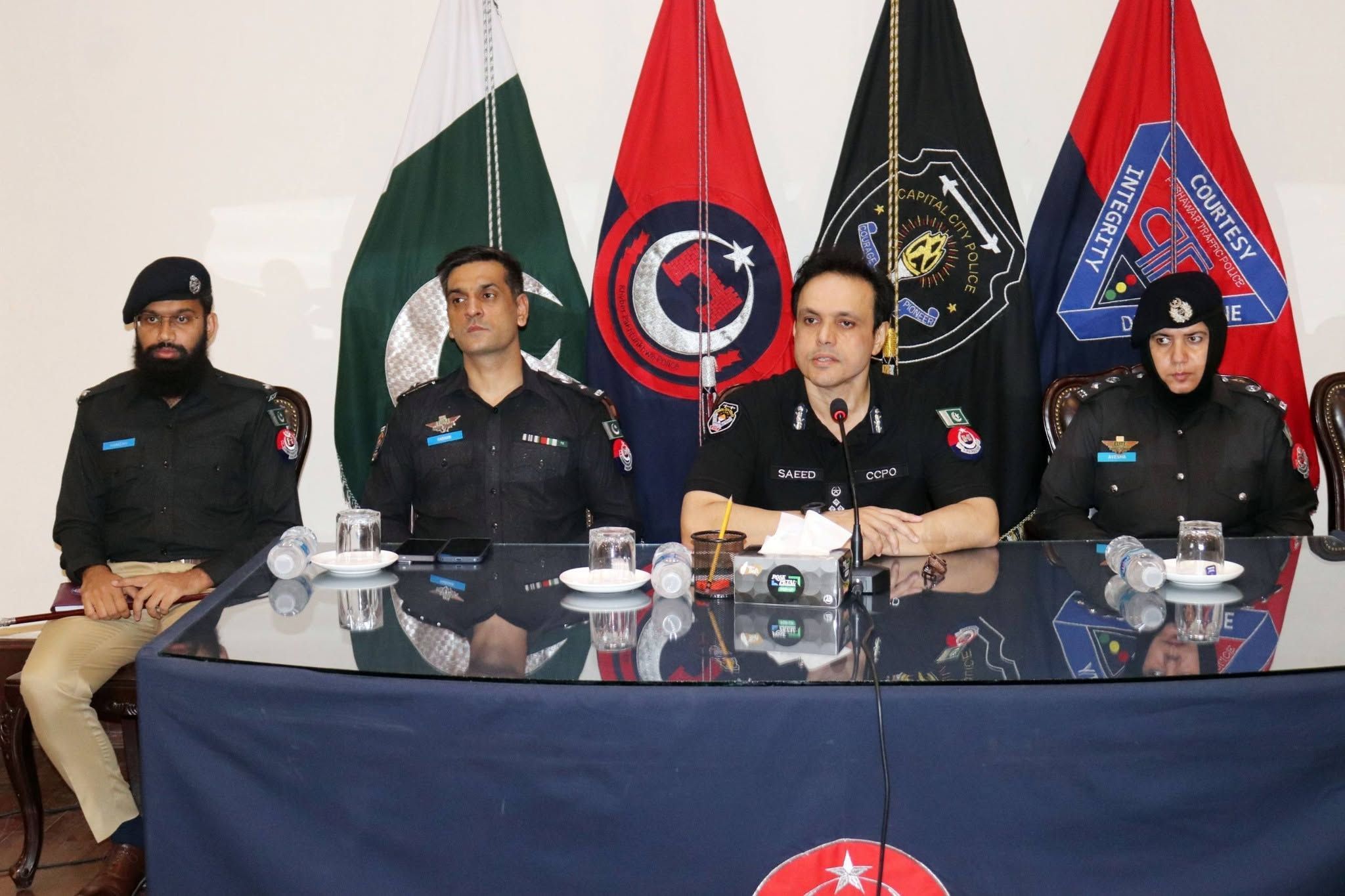 د پېښور د پولیسو مشر: د بېرته ستنولو پر مهال افغان کډوال باید ونه‌ځورول شي