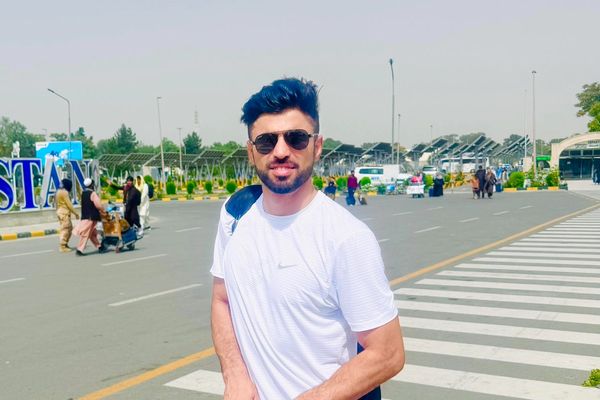 احمد ولي هوتک له خپل داغستاني سیال سره د سیالۍ لپاره بېلاروس ته ولاړ