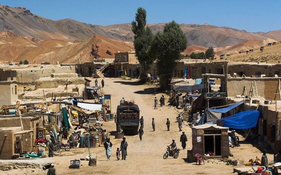 'جنگجویان طالبان' در بامیان دو قبر را در زیارتگاه دهسرخ کندند