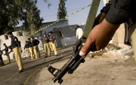 د خیبرپښتونخوا په پېښور او ټانګ کې دوه تنه وژل شوي چې له یوه یې سر غوڅ شوی